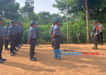 Jelang Pilkada, Babinsa Bojongkerta Pastikan Anggota Linmas Selalu Siap