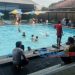 Patroli Tempat Wisata Kolam Renang Sport Garden Anggota Bhabinkamtibmas Polsek Lembursitu Sampaikan Himbauan Kamtibmas Pada Pengelola dan Pengunjung