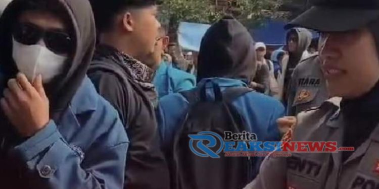 Polres Garut Kawal Aksi Demo Dengan Humanis