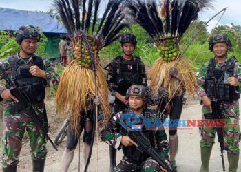 Lestarikan Budaya Leluhur, Satgas Yonif 310/KK Hadir Di Pesta Adat Suku Swo