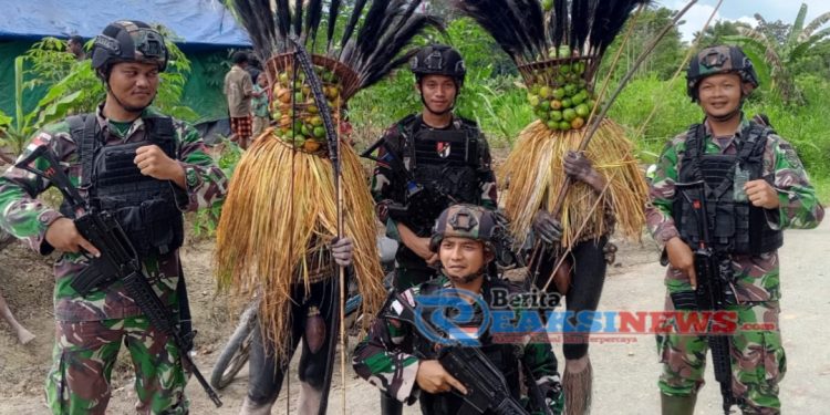 Lestarikan Budaya Leluhur, Satgas Yonif 310/KK Hadir Di Pesta Adat Suku Swo