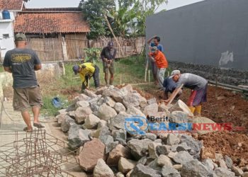 Semangat Warga RT 01/RW 06 Situgede Gotong Royong Dalam Pembangunan Aula Masjid