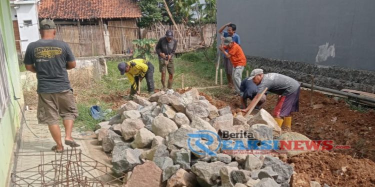 Semangat Warga RT 01/RW 06 Situgede Gotong Royong Dalam Pembangunan Aula Masjid