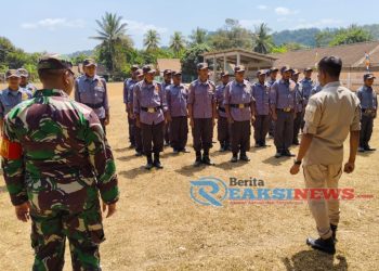 Menjelang Pesta Demokrasi, Babinsa Di Warungkiara Latih Linmas Desa Binaan