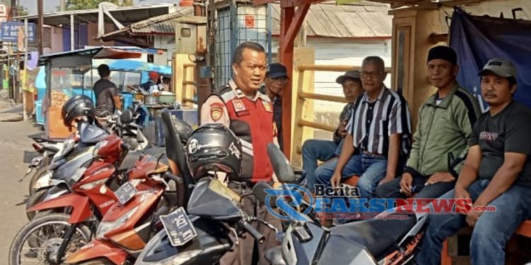 Sambangi Ojeg Pangkalan, Polsek Lembursitu Beri Himbauan Kamtibmas