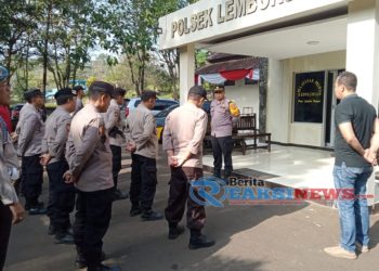 Apel Pagi dan Pengecekan Kelengkapan Personil Polsek Lembursitu sebagai Bentuk Kedisiplinan dan Kesiapsiagaan Polsek Lembursitu
