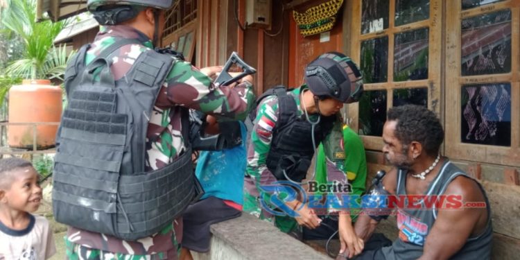 Agenda Rutin, Satgas Yonif 310/KK Pastikan Kondisi Kesehatan Masyarakat Perbatasan