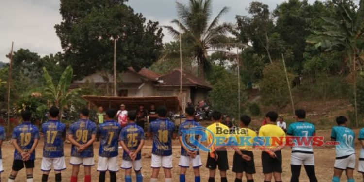 Hadiri Turnamen Sepak Bola Tingkat Desa, Babinsa Sebut Harus Sportif
