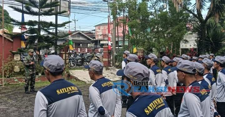 Jelang Pilkada, Babinsa Karang tengah Pastikan Anggota Linmas Selalu Siap