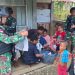 Hadirkan Kebahagiaan Anak Papua, Satgas Yonif 310/KK Bagikan Puluhan Pakaian