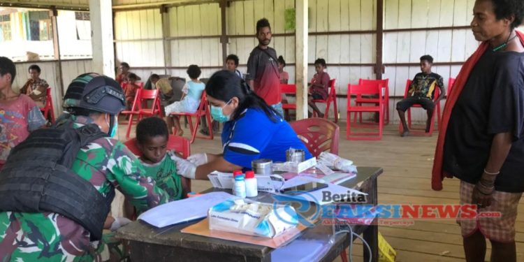 Bersinergi Tingkatkan Kualitas Kesehatan Di Perbatasan RI-PNG, Satgas Yonif 310/KK Gelar Posyandu