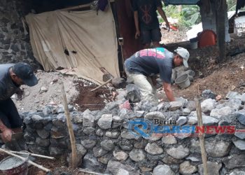 Proses Renovasi Rumah Tidak Layak Huni Warga RW 06, Melalui Anggaran Dana P2RW