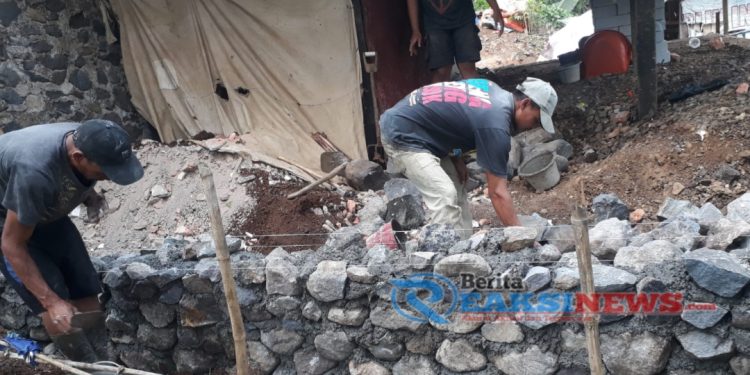 Proses Renovasi Rumah Tidak Layak Huni Warga RW 06, Melalui Anggaran Dana P2RW