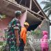 Kapolsek Tegalbuleud Polres Sukabumi Bersama Forkopimcam Berikan Bantuan Sembako kepada Korban Rumah Ambruk