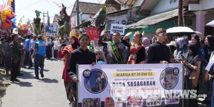 Kirab Budaya Hari Jadi Desa Sasagaran, Bupati Sukabumi Apresiasi Kekompakan Masyarakat