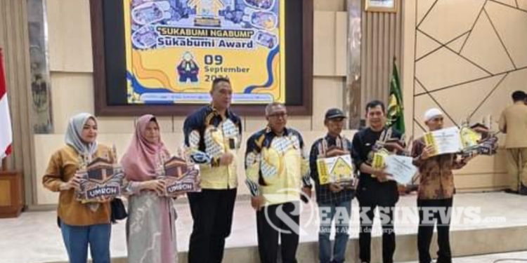 Pedagang Mie dan Kopi Dihadiahi Umroh oleh Bupati Sukabumi, Membayar Pajak 24 Ribu Pertahun