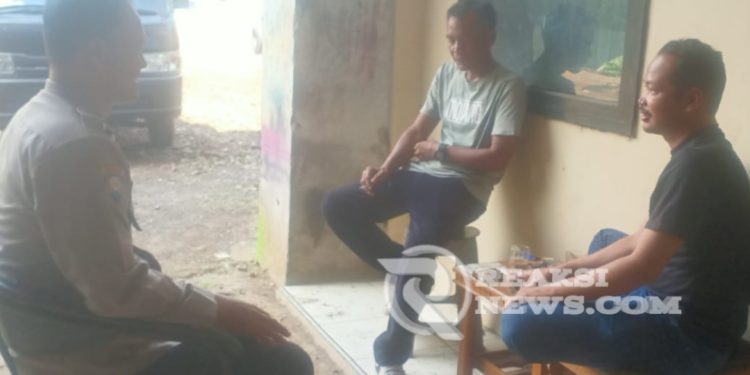 Sambangi Tokoh Agama Bhabinkamtibmas Polsek Lembursitu