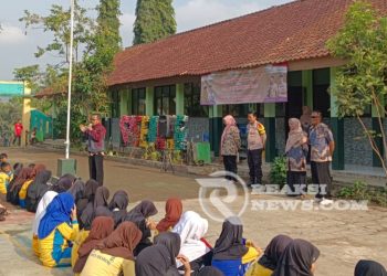 Bhabinkamtibmas Polsek Lembursitu Pembinaan di SDN Nangerang