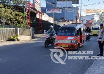 Anggota Polsek Lembursitu Melaksanakan Pelayanan Prima Rutin Gatur Pagi