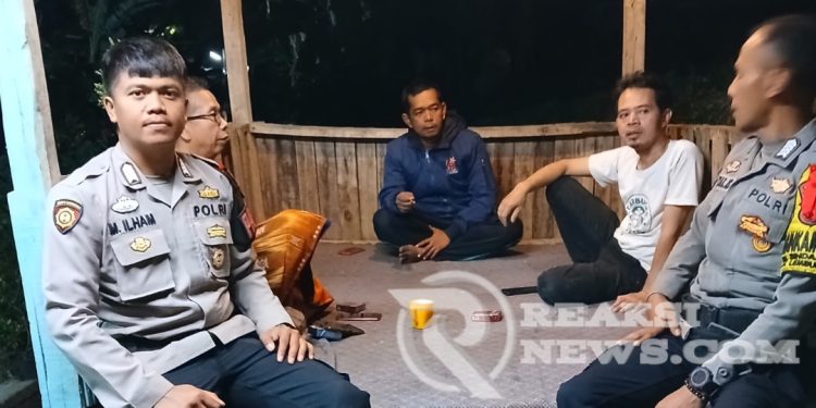 Kegiatan Patroli Kendaraan 53-07A/B Polsek Lembursitu, Lakukan Dialogis dengan Warga