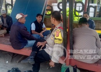 Bhabinkamtibmas Polsek Lembursitu Menghadiri Giat Rempug Kelompok Rahayu Tani 1