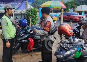 Sambangi Petugas Securty Sampaikan Himbauan Kamtimbas Anggota Polsek Lembursitu