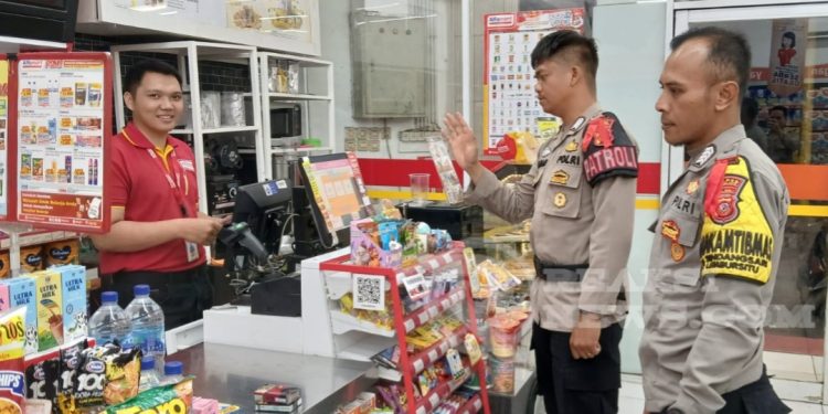Patroli sambang Alfamart dan Indomaret beri himbauan kamtibmas