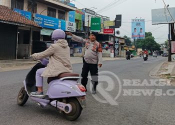 Pelayanan Prima Rutin Gatur Pagi Anggota Polsek Lembursitu