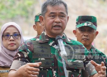 Yakinkan Profesionalisme, Pangdivif 2 Kostrad Tinjau UST Kompi Terintegrasi Di Situbondo