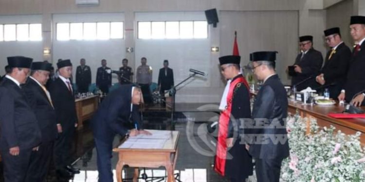 DPRD Kabupaten Sukabumi Sahkan Pimpinan Definitif Periode 2024-2029