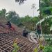 Pasca Ambruknya Atap Rumah Warga, Anggota Koramil Warungkiara Lakukam Gotong Rotong Perbaiki Atap Rumah