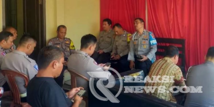 Wujudkan Pemilu damai, Kapolsek Baros laksanakan ngariung bareng personil polsek baros tingkatkan Netralitas Polri sukseskan Pilkada 2024