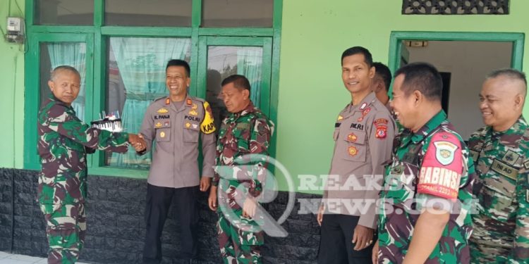 Kapolsek Sambangi Makoramil 2203/Warungkiara Berikan Ucapan Selamat HUT TNI ke 79