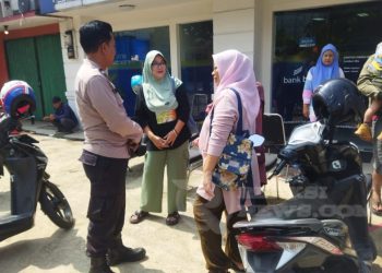 Bhabinkamtibmas Polsek Lembursitu Sambangi ibu ibu