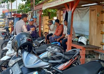 Sambangi Pangkalan Ojek Pengkolan Patroli Polsek Lembursitu Himbau Pengemudi Ojek Agar Tertib Berlalu Lintas