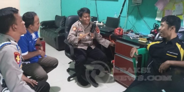 Anggota Polsek Lembursitu, Sambang dan Dialogis Ciptakan Lingkungan Kondusif