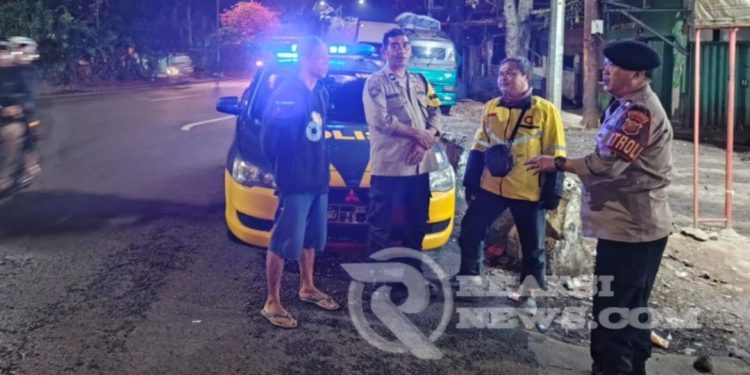 Polsek Lembursitu Laksanakan Patroli Pada Malam Hari Dan Berikan Himbauan kamtibmas