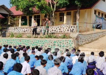 Tanamkan Nilai Kebangsaan Sejak Dini, Babinsa Bojongkerta Berikan Wasbang Kepada Ratusan Siswa SMPN 4