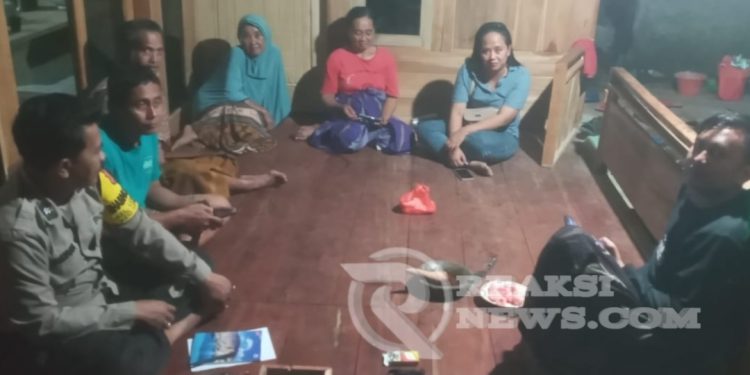 Bhabinkamtibmas Polsek Lembursitu, Sambangi Warga Masyarakat Malam Hari