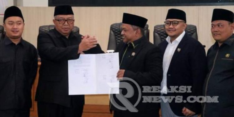 Bupati Sukabumi Hadiri Paripurna DPRD, Agenda Penetapan dan Penyampaian Nota Pengantar Raperda