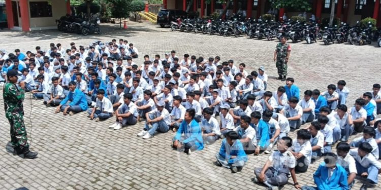 Cegah Kenakalan Remaja, Danramil Sidak SMK Dwi Warna