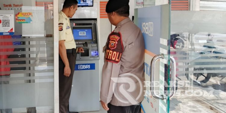 Pantau dan Cek Mesin ATM oleh Anggota Patroli Polsek Lembursitu Polres Sukabumi Kota