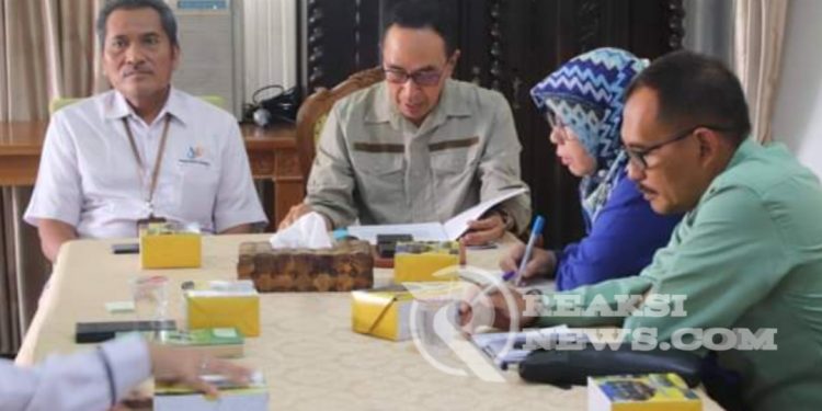 Sekda Terima Laporan Hasil Evaluasi Penyelenggaraan Statistik Sektoral 2024