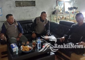 Bhabinkamtibmas Polsek Lembursitu Sambangi Warga Sampaikan Dialogis