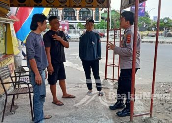 Patroli Dialogis Siang Hari, Anggota Polsek Lembursitu Sampaikan Pesan Kamtibmas Kepada Warga