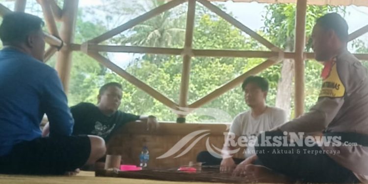 Bhabinkamtibmas Polsek Lembursitu Selalu Hadir dan Sambangi Warga Masyarakat