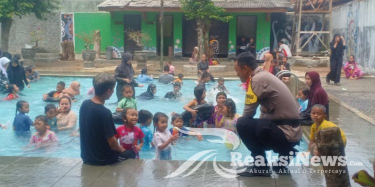 Patroli Obyek Wisata Kolam Renang Cikundul Untuk Berikan Jaminan Keamanan Dan Kenyamanan Kepada Pengunjung Saat Berlibur