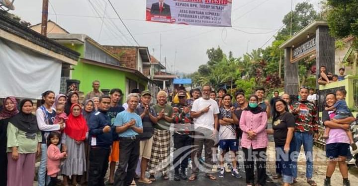 Aspirasi Anggota DPRD Teddy Setiadi Realisasi Perbaikan Jalan dan Lapang Volly Desa Parakansalak