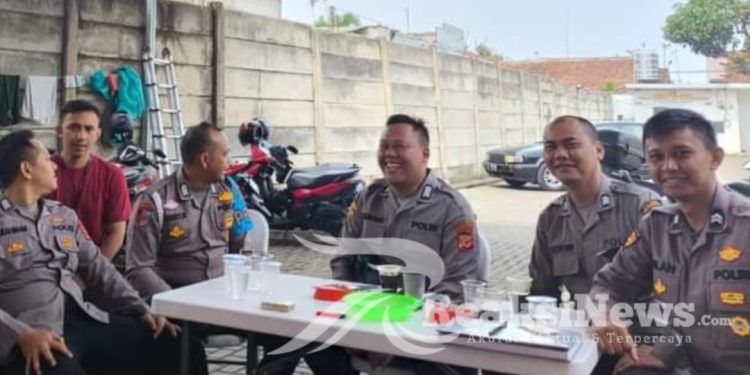 Jaga Ketat Gudang Logistik KPU, Polsek Baros Jamin Kondusifitas Jelang Pilkada Serentak 2024