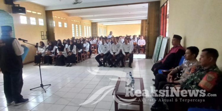 Wakili Danramil 2203/Warungkiara Serka Enceng Hadiri Pelantikan PTPS Di Warungkiara